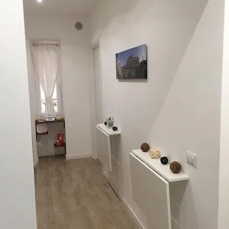 Frühstückspension Alloggio Turistico Al Colosseo *